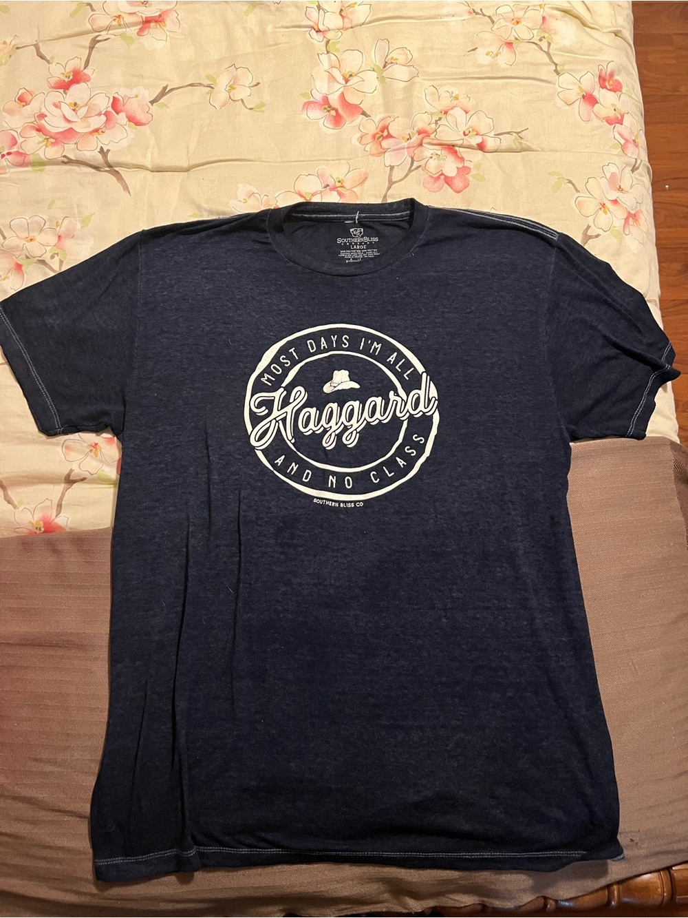Southern Roots Boutique Large Women’s T-Shirt All Haggard No Class